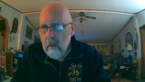 Snapshot of ogusbogus chatting on 11-28-25, 01:41 Maximus No Mo online show from 11-28-25, 01:41