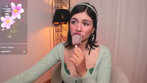 Snapshot of oh__holly chatting on 10-08-25, 11:46 Holly online show from 10-08-25, 11:46