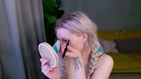 Snapshot of oh__lily chatting on 07-08-26, 01:26 Lily online show from 07-08-26, 01:26