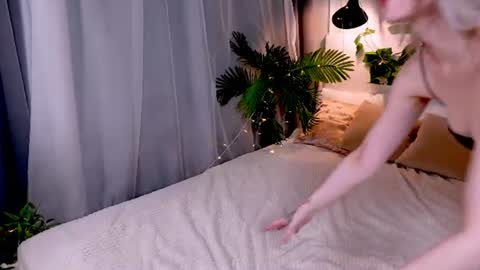 Snapshot of oh__lily chatting on 07-09-26, 02:21 Lily online show from 07-09-26, 02:21