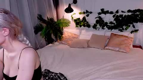 Snapshot of oh__lily chatting on 07-10-26, 02:08 Lily online show from 07-10-26, 02:08