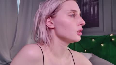 Snapshot of oh__lily chatting on 07-11-26, 02:20 Lily online show from 07-11-26, 02:20