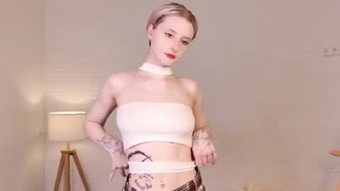 Snapshot of oh__lily chatting on 07-16-26, 02:01 Lily online show from 07-16-26, 02:01