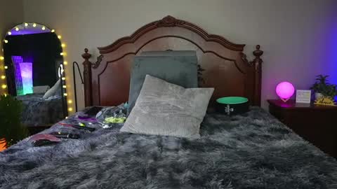 Gray online show from 01-03-25, 01:14