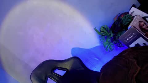 Flora  online show from 03-06-25, 03:35