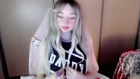 Snapshot of oh_pichuu chatting on 04-22-26, 03:35 Milly online show from 04-22-26, 03:35