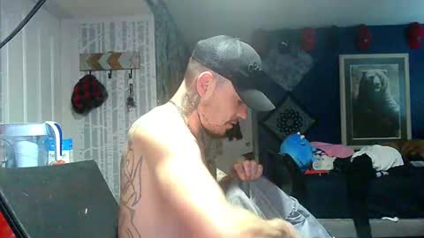 Snapshot of oh_you_know69 chatting on 10-05-25, 05:00 who dares  toss me some  tips lets have fun online show from 10-05-25, 05:00