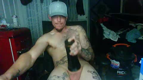 Snapshot of oh_you_know69 chatting on 10-16-25, 11:44 who dares  toss me some  tips lets have fun online show from 10-16-25, 11:44