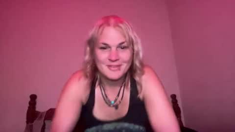 Snapshot of ohellesbells chatting on 05-28-26, 06:32 ohellesbells online show from 05-28-26, 06:32