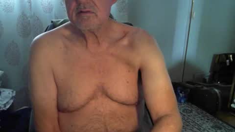 Snapshot of ohfukitsbob chatting on 12-15-25, 05:17 ohfukitsbob online show from 12-15-25, 05:17