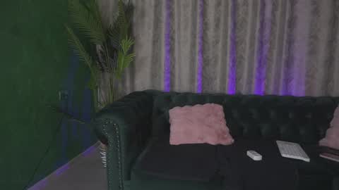 Julia online show from 02-06-25, 10:37