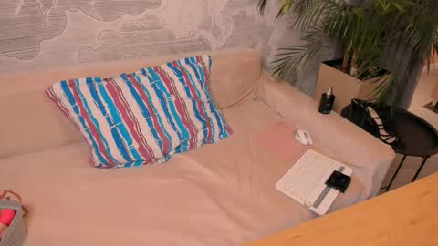 Snapshot of ohhh_yess chatting on 11-25-25, 11:27 Maria online show from 11-25-25, 11:27