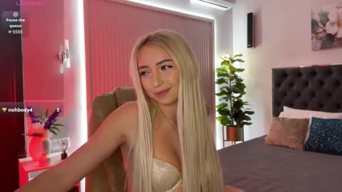 Snapshot of ohmyemma chatting on 09-14-25, 01:05 Emma online show from 09-14-25, 01:05