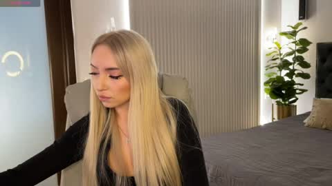 Emma online show from 04-15-26, 01:12