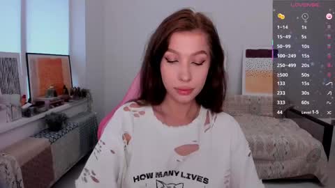 Snapshot of ohmymiami_ chatting on 05-15-26, 04:03 Light online show from 05-15-26, 04:03