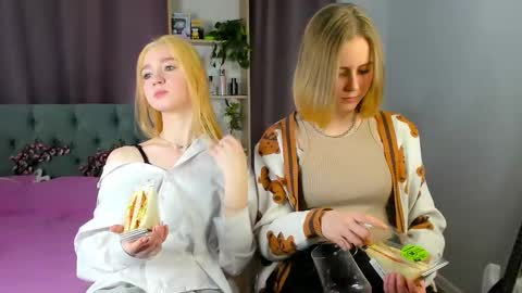 Emi and Ohpi online show from 03-11-26, 12:55