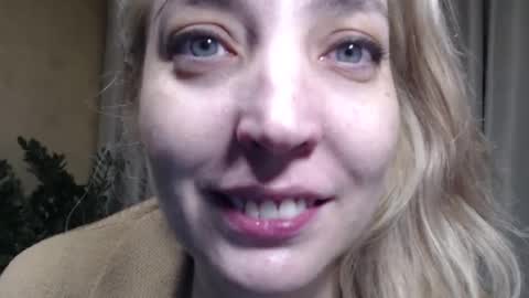 Mari online show from 11-20-25, 06:51