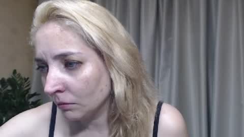 Snapshot of ohsweetmari chatting on 06-30-26, 05:25 Mari online show from 06-30-26, 05:25