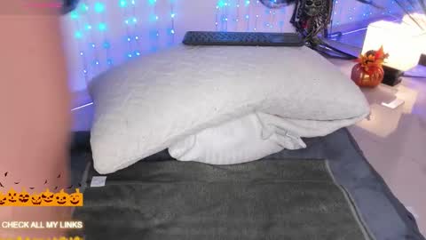 Snapshot of ohyesly_ chatting on 10-23-25, 10:47 ohyesly_ online show from 10-23-25, 10:47