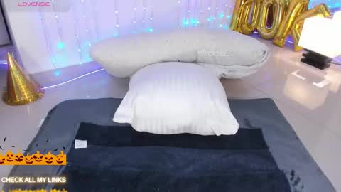 Snapshot of ohyesly_ chatting on 11-01-25, 10:50 ohyesly_ online show from 11-01-25, 10:50