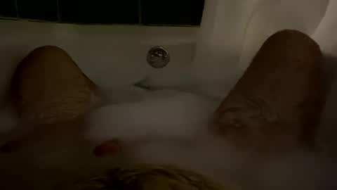 Snapshot of oldbones2 chatting on 01-11-25, 02:30 oldbones2 online show from 01-11-25, 02:30