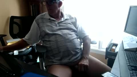 Snapshot of olderandwiser chatting on 06-23-26, 08:29 Older and Wiser online show from 06-23-26, 08:29