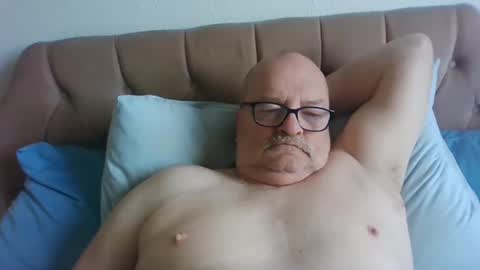 Snapshot of oldfkr69 chatting on 03-12-25, 08:30 oldfkr69 online show from 03-12-25, 08:30