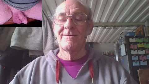 Snapshot of oldman1154565 chatting on 06-06-26, 04:12 oldman1154565 online show from 06-06-26, 04:12