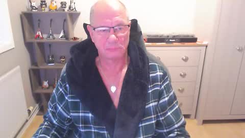 Snapshot of oldveteranuk chatting on 09-10-25, 05:29 oldveteranuk online show from 09-10-25, 05:29