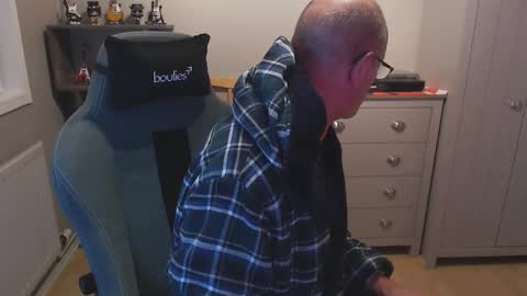 Snapshot of oldveteranuk chatting on 09-13-25, 04:56 oldveteranuk online show from 09-13-25, 04:56