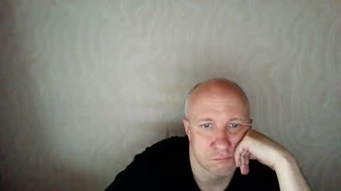 Snapshot of oleg365 chatting on 05-17-26, 06:44 figaro online show from 05-17-26, 06:44