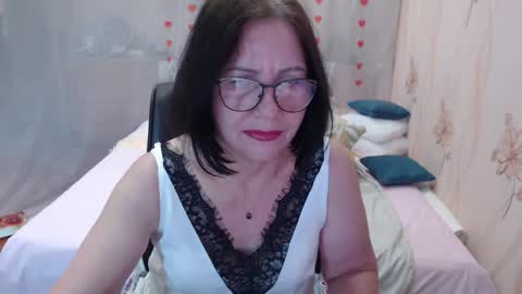 Snapshot of olgahottie chatting on 10-16-25, 11:06 OlgaHottie online show from 10-16-25, 11:06