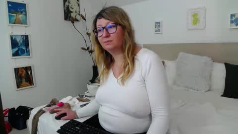 Olga Pavlova online show from 04-04-26, 12:35