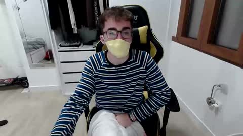 Snapshot of oliblaze06 chatting on 12-22-25, 04:20 Oli Blaze online show from 12-22-25, 04:20