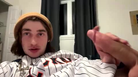 Snapshot of oliboy34 chatting on 12-18-25, 02:06 oliboy34 online show from 12-18-25, 02:06