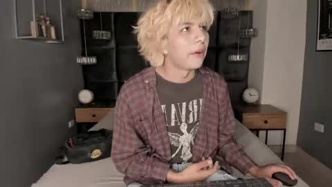 oliiverr22 online show from 11-11-25, 06:30