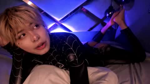 oliiverr22 online show from 12-21-25, 01:57