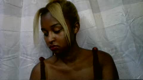 Snapshot of olinah610 chatting on 07-07-26, 07:45 olinah610 online show from 07-07-26, 07:45