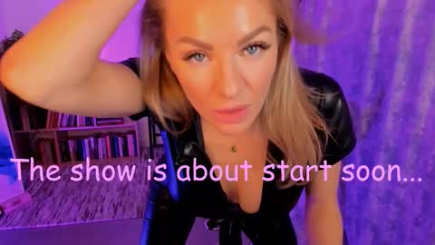 Snapshot of oliva_candy chatting on 09-17-25, 06:53 oliva_candy online show from 09-17-25, 06:53