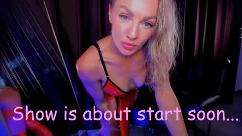 Snapshot of oliva_candy chatting on 12-15-25, 07:29 oliva_candy online show from 12-15-25, 07:29