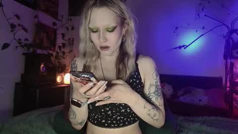 Olive online show from 11-12-25, 01:22