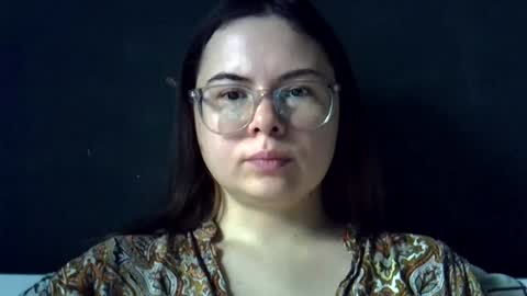 Snapshot of olivepeach chatting on 07-20-26, 10:39 Oil online show from 07-20-26, 10:39