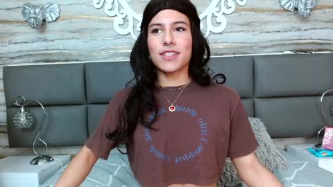 Snapshot of oliver__brown chatting on 01-05-25, 10:50 Oliver online show from 01-05-25, 10:50