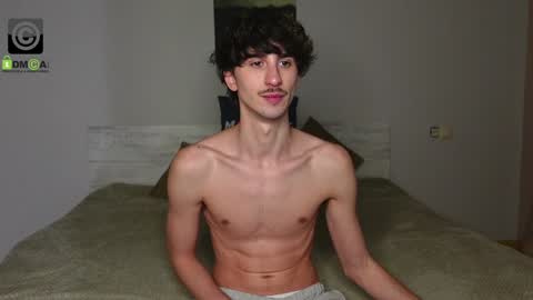 Snapshot of oliver_baker chatting on 01-12-25, 04:40 Oliver Kaen online show from 01-12-25, 04:40