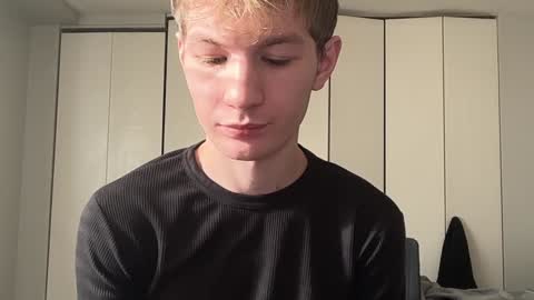 Snapshot of oliver_beck chatting on 12-12-24, 05:37 Oliver Beck online show from 12-12-24, 05:37