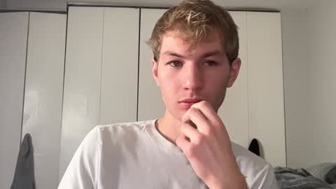 Snapshot of oliver_beck chatting on 12-15-24, 02:19 Oliver Beck online show from 12-15-24, 02:19