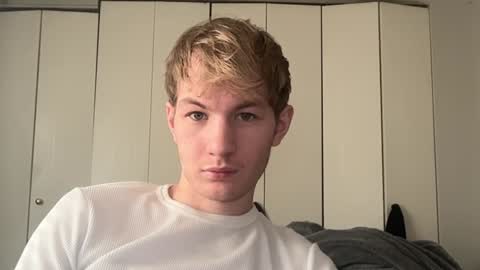 Snapshot of oliver_beck chatting on 12-20-24, 07:28 Oliver Beck online show from 12-20-24, 07:28