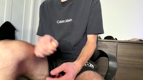 Snapshot of oliver_beck chatting on 11-04-25, 04:11 Oliver Beck online show from 11-04-25, 04:11