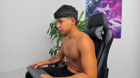 Oliver bray online show from 12-04-24, 01:14