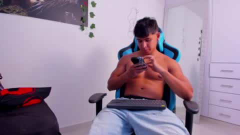 Oliver bray online show from 12-06-24, 01:07